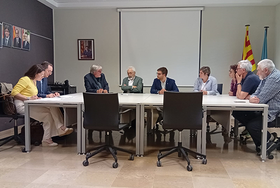 ConveniStQuintí gentgrantaula